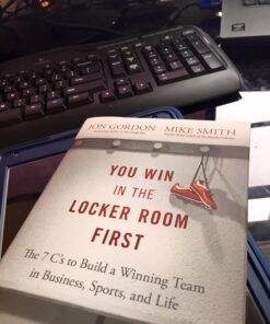 You Win in the Locker Room First: The 7 C's to Build a Winning Team in Business, Sports, and Life (Jon Gordon) 14 71EsaBuH3 L