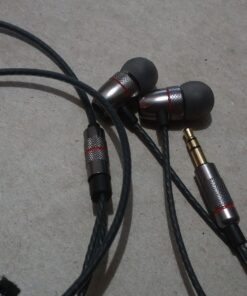 Betron ELR50 in Ear Headphones Earphones Wired with Noise Isolating Earbuds Tangle Free Cord Lightweight Carry Case Soft Ear Buds 3.5mm Plug (Black) Black 65 71FR5poUoL