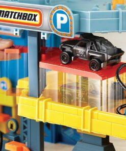 Matchbox Cars Playset, 4-Level Toy Garage & Tow Truck in 1:64 Scale, Kid-Powered Elevator, Car Repair Station & Spiral Ramp 24 71FUoCkAEPL