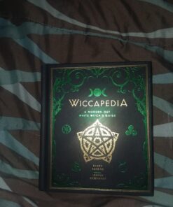 Wiccapedia: A Modern-Day White Witch's Guide (Volume 1) (The Modern-Day Witch) 32 71FwrGQnv1L