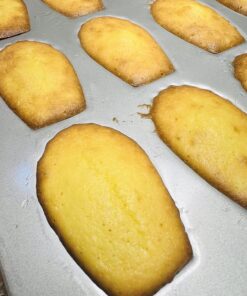 USA Pan Bakeware Madeleine Pan, 16-Well, Aluminized Steel 58 71GzXsST3dL