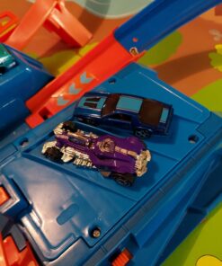 Hot Wheels Track Set with 1:64 Scale Toy Car, 4 Intersections for Crashing, Powered by a Motorized Booster, Criss-Cross Crash Track (Amazon Exclusive) 24 71H8wqbvmAL