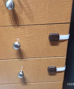 Baby Safety Locks | Child Proof Cabinets, Drawers, Appliances, Toilet Seat, Fridge and Oven | Tools Not Required | Uses 3M Adhesive with Adjustable Strap and Latch System (6-Pack, Brown) 42 71HVohEeKnL