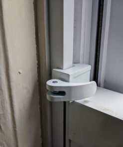 Prime-Line U 9809 Sliding Window Lock for Vinyl Windows – Easy Installation to Keep Windows Securely Closed – Diecast Construction, White (2 Pack) 1/2 in. 34 71Hprc0kOML