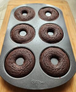 Wilton 6-Cavity Doughnut Baking Pan, Makes Individual Full-Sized 3 3/4" Donuts or Baked Treats, Non-Stick and Dishwasher Safe, Enjoy or Give as Gift, Metal (1 Pan) 1 Pack Wilton Nonstick 6-Cavity Donut Pan 31 71HwH8scvJL