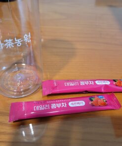 KAYFOOD Daily Kombucha Powder Tea 5g x 20 sticks (100g/3.52oz) with Bottle Sugar Free Diet Tea (SevenBerry Bottle Set) SevenBerry Bottle Set 8.45 Ounce (Pack of 20) 26 71HxyV3DHzL