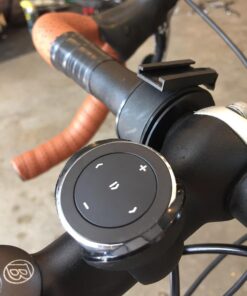 Satechi Bluetooth Media Button - Includes Steering Wheel Mount - Compatible with 2022 MacBook Pro/Air M2, 2021 iPad Pro M1, iPhones 15/14/13/12 and More 45 71I1qfdsivL