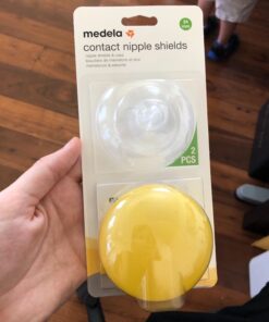 Medela Contact Nipple Shield for Breastfeeding, 24mm Medium Nippleshield, For Latch Difficulties or Flat or Inverted Nipples, 2 Count with Carrying Case, Made Without BPA Shields with Case 2 Count (Pack of 1) 28 71IFJ7skehL