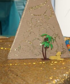 Safari Ltd. Ancient Egypt TOOB - 12 Mini Figurines: Nefertiti, Bastet, King Tut, Isis, Amulet, Mummy, Scarab, Pyramids, Sphinx, Thoth, Anubis & More - Educational Toys Boys, Girls & Kids 3+ 25 71IYIPwJiBL