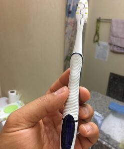 Oral-B Pulsar 3D White Pulsar Battery Toothbrush, Soft, 2 Count (Colors May Vary) 2 Count (Pack of 1) 38 71J0Y5TmKaL