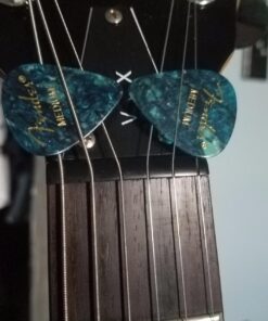 Fender Premium Celluloid Guitar Picks, 351 Shape, Ocean Turquoise, Guitar Picks Medium, Pack of 12 12-Pack 21 71JEi39dOiL