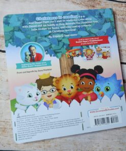 Merry Christmas, Daniel Tiger!: A Lift-the-Flap Book (Daniel Tiger's Neighborhood) Board book, Lift the flap 11 71JMEnS8a5L