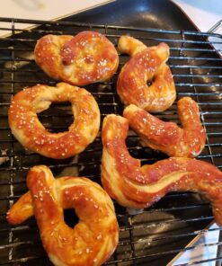 The Complete Baking Book for Young Chefs: 100+ Sweet and Savory Recipes that You'll Love to Bake, Share and Eat! 58 71JZQUp73cL