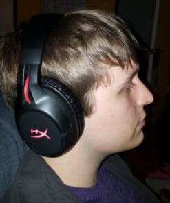 HyperX Cloud Flight - Wireless Gaming Headset, Long Lasting Battery up to 30 Hours, Detachable Noise Cancelling Microphone, Red LED Light, Comfortable Memory Foam, Works with PC, PS4 & PS5 Black, Red 43 71Jr0WzptnL