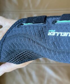 Mueller Sports Medicine Green Fitted Wrist Brace for Men and Women, Support and Compression for Carpal Tunnel Syndrome, Tendinitis, and Arthritis, Black Right Small/Medium (Pack of 1) 28 71K4YmJUD3L