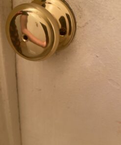 Kwikset Juno Interior Privacy Door Knob with Lock, Door Handle For Bathroom and Bedroom, Polished Brass Keyless Turn Lock Doorknob 17 71KAQEHVV0L