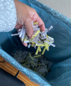 Amazon Basics 8 Sheet Cross Cut Paper and Credit Card Shredder with 4.1 Gallon Bin, Black 38 71Kvn1Pq03L