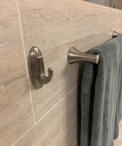 Command Large Traditional Plastic Hook, Brushed Nickel, 1-Hook, 2-Strips, Organize Damage-Free 42 71KwMIPpQcL