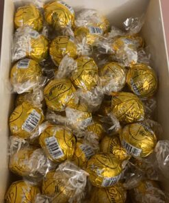 Lindt LINDOR White Chocolate Candy Truffles with Smooth, Melting Truffle Center, Chocolate for Holidays, 25.4 oz., 60 Count 31 71L1HnPwlL