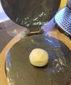 Victoria Cast Iron Tortilla Press, Tortilla and Roti Maker, Made in Colombia, 8 Inches 8" 61 71L6CUmgXRL