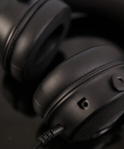 Razer Kraken V3 HyperSense Wired USB Gaming Headset w/Haptic Technology: Triforce Titanium 50mm Drivers - THX Spatial Audio - Hybrid Fabric & Leatherette Memory Foam Cushions - Detachable Mic 77 71LRqKqGjKL