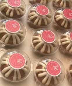 Hewnda 100 Pack Plastic Single Individual Cupcake Muffin Dome Holders Cases Boxes Cups Pods,Great for parties or cake/muffin sales 50 71Lg5HbzHbL