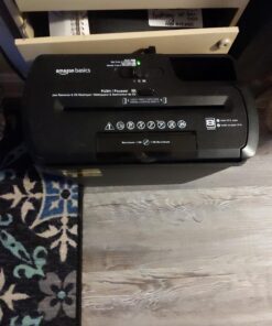Amazon Basics 8-Sheet Strip Cut Paper, CD, and Credit Card Shredder 36 71MHmAjP7JL