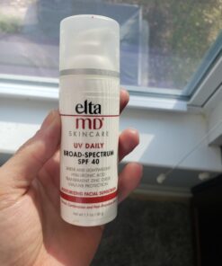EltaMD UV Daily Face Sunscreen with Zinc Oxide, SPF 40 Facial Sunscreen, Helps Hydrate Skin and Decrease Wrinkles, Lightweight Face Moisturizer Sunscreen, Absorbs into Skin Quickly, 1.7 Oz Pump 43 71N9xjXtr4L