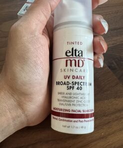 EltaMD UV Daily Tinted Sunscreen with Zinc Oxide, SPF 40 Face Sunscreen Moisturizer, Helps Hydrate Skin and Decrease Wrinkles, Lightweight Face Sunscreen, Absorbs Into Skin Quickly, 1.7 oz Pump 39 71NXNVQDEL