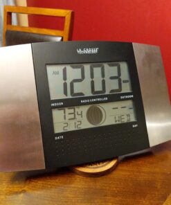 La Crosse Technology WS-8117U-IT-AL Atomic Wall Clock with Indoor/Outdoor Temperature 10 71Olv29WebL