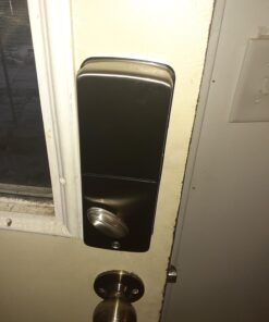 Kwikset 92640-001 Contemporary Electronic Keypad Single Cylinder Deadbolt with 1-Touch Motorized Locking, Satin Nickel, 8 x 4 x 6 33 71OpqGmyWjL