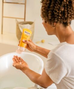 Weleda Baby Calendula 2-in-1 Gentle Shampoo and Body Wash, 6.8 Fluid Ounce, Plant Rich Cleanser with Calendula and Sweet Almond Oil Shampoo and Body Wash- Calendula 6.8 Fl Oz (Pack of 1) 23 71P3oHuVdUL