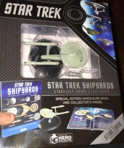 Alternative view of Star Trek Shipyards Star Trek Starships: 2151-2293 The Encyclopedia of Starfleet Ships Plus Collectible