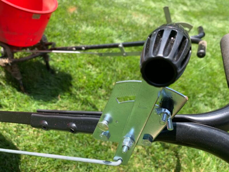 Earthway 2150 50 LB (22 KG) Commercial Broadcast Fertilizer Spreader