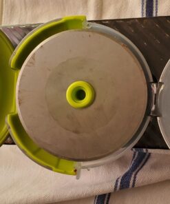 Kitchy Pizza Cutter Wheel with Protective Blade Cover, Ergonomic Pizza Slicer (Green) Green 37 71R9nJvzLKL