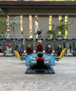 LEGO Marvel Avengers Iron Man Hall of Armor 76125 Building Kit, Tony Stark Iron Man Suit Action Figures (524 Pieces) Standard 32 71RKY8Y9f3L