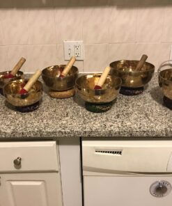 Chakra Healing Tibetan Singing Bowls Set of 7 pieces ~ Hand Hammered Himalayan Meditation Bowls ~ 5"-10" ~ included 7 Mallets, 7 cushions & 1 drum stick. Handmade in Nepal by Thamelmart 28 71SPgRccHWL