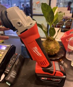 Milwaukee 2680-20 M18 18V Lithium Ion 4 1/2 Inch Cordless Grinder with Burst Resistant Guard and Paddle Switch Design 23 71SYDdj5vkL