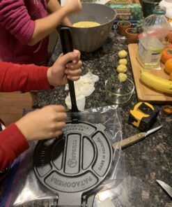 Victoria Cast Iron Tortilla Press, Tortilla and Roti Maker, Made in Colombia, 8 Inches 8" 42 71TWLkB4qZL