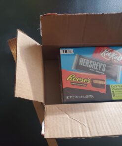 HERSHEY'S, KIT KAT and REESE'S Assorted Milk Chocolate, Christmas Candy Variety Box, 27.3 oz (18 Count) 28 71UM9dywNOL