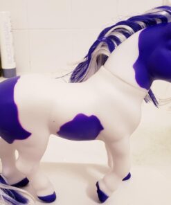 Breyer Color Changing Bath Toy | Ella the Horse | Purple / White with Surprise Pink Color | 7" x 7.5" |Ages 2+ | Model #7107 Ella Horse 27 71UNK93wGAL