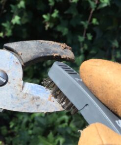 Smith’s 50601 Pruning Tools Sharpener - Hedge & Pruning Shears - Loppers & Gardening Tools - Large Handle w/Finger Guard - Handheld Manual - Replaceable Carbide Blades - Wire-Bristled Cleaning Brush 15 71UTbWME9L