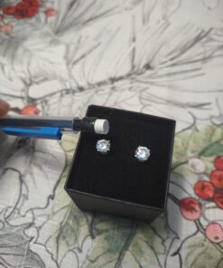 Amazon Essentials Plated Sterling Silver Cubic Zirconia Stud Earrings (Round & Princess) White/Platinum 6.5 mm Round Cut 28 71UmRy0vNKL