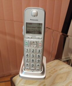 Panasonic Link2Cell Bluetooth Cordless DECT 6.0 Expandable Phone System with Answering Machine and Enhanced Noise Reduction - 5 Handsets - KX-TGE475S (Silver) Five Handsets - KX-TGE475S 35 71V2SXjrvRL
