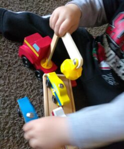 Melissa & Doug Magnetic Car Loader Wooden Toy Set With 4 Cars and 1 Semi-Trailer Truck - Crane Wooden Toy, Vehicle Toys For Kids Ages 3+ 54 71VNKgkiaL