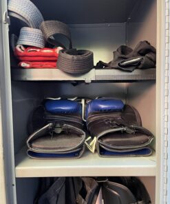 LockerMate Adjust-A-Shelf Locker Shelf, Easy to Use, Extends to Fit Your Locker, Black 1 Pack 31 71VTFPkUuVL