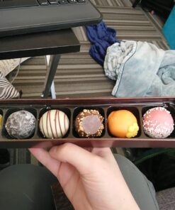 Godiva Chocolatier Happy Birthday Cake Chocolate Truffle Flight, Great for any gift, Birthday Gift, Easter Gifts, Easter Baskets, Easter Chocolate, 6 pc. 6 Count (Pack of 1) 27 71Vq gkaB2L