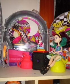 Mattel Ever After High Way Too Wonderland High and Raven Queen Playset, 6 years and up 55 71WRuEPyTwL