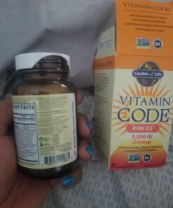 Garden of Life Vitamin D, Vitamin Code Raw D3, Vitamin D 5,000 IU, Raw Whole Food Vitamin D Supplements with Chlorella, Fruit, Veggies & Probiotics for Bone & Immune Health. 60 Vegetarian Capsules 35 71XXVdWtozL