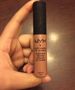 NYX PROFESSIONAL MAKEUP Soft Matte Lip Cream, Lightweight Liquid Lipstick - London (Mid-Tone Beige) 0.27 Fl Oz (Pack of 1) 40 71XelO7Vp7L
